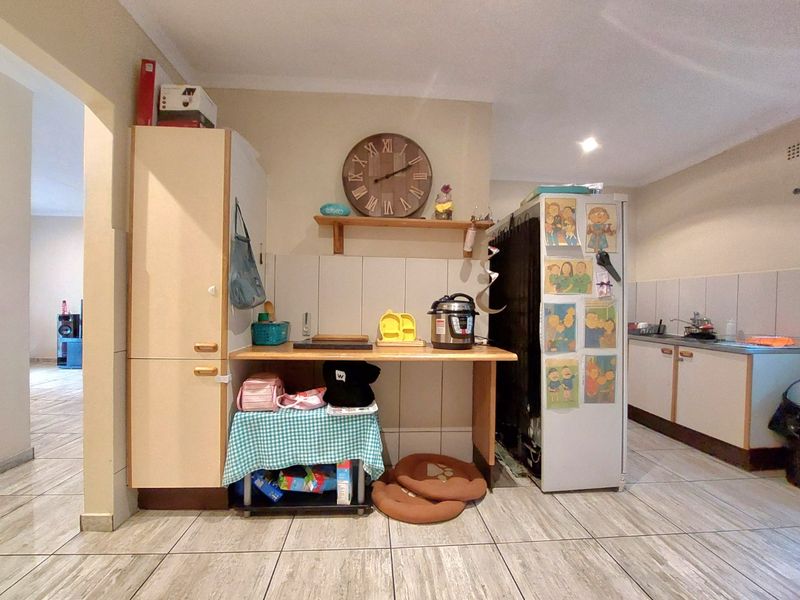 Townhouse in Secure Complex Brits NW - Photo 8