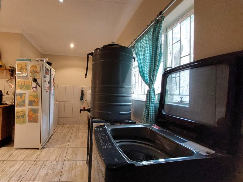 Townhouse in Secure Complex Brits NW - Photo 9