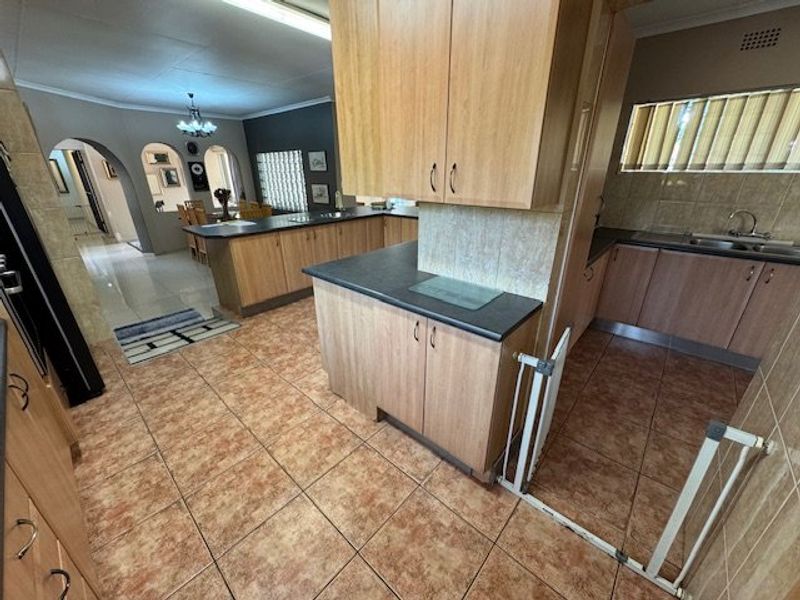 Spacious Multi-Level Family Home with Exceptional Features - Photo 5