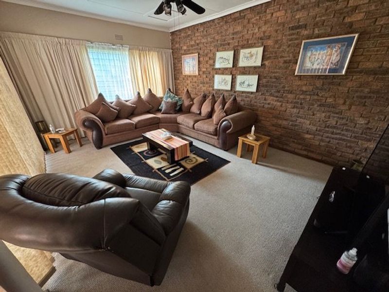 Spacious Multi-Level Family Home with Exceptional Features - Photo 10