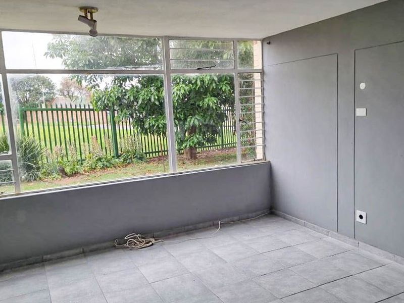 Charming One-Bedroom Home with Comfortable Living - Photo 3