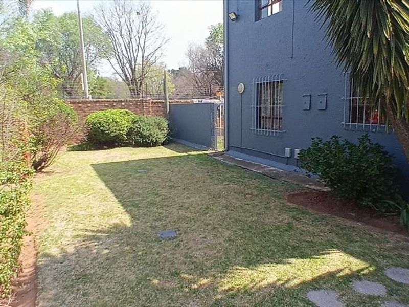 Cozy and Practical Two-Bedroom Home - Photo 3