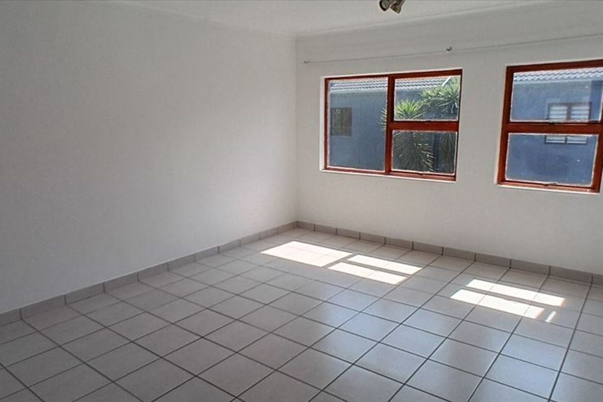 Cozy and Practical Two-Bedroom Home - Photo 2