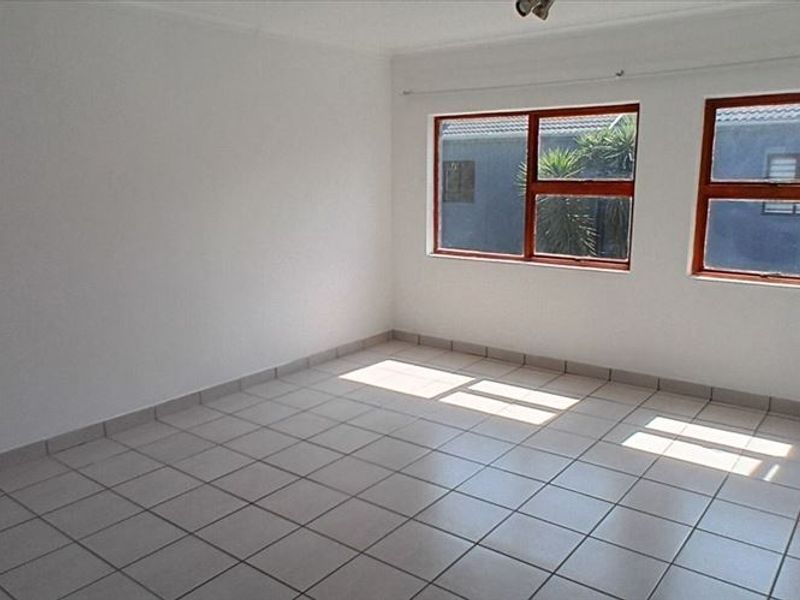 Cozy and Practical Two-Bedroom Home - Photo 2