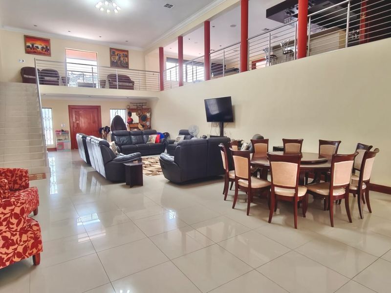 Ultra-Luxury Smart Home with Indoor Heated Pool - Photo 5