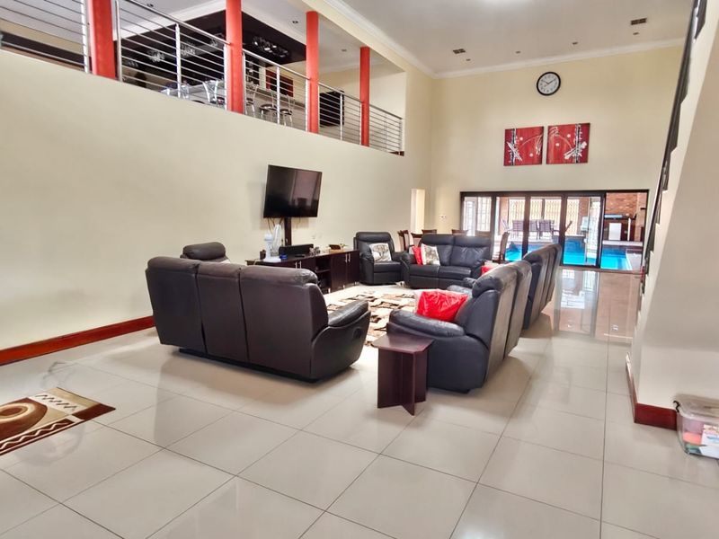 Ultra-Luxury Smart Home with Indoor Heated Pool - Photo 7