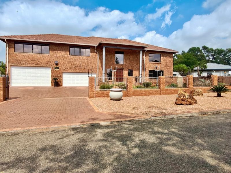 Ultra-Luxury Smart Home with Indoor Heated Pool - Photo 2