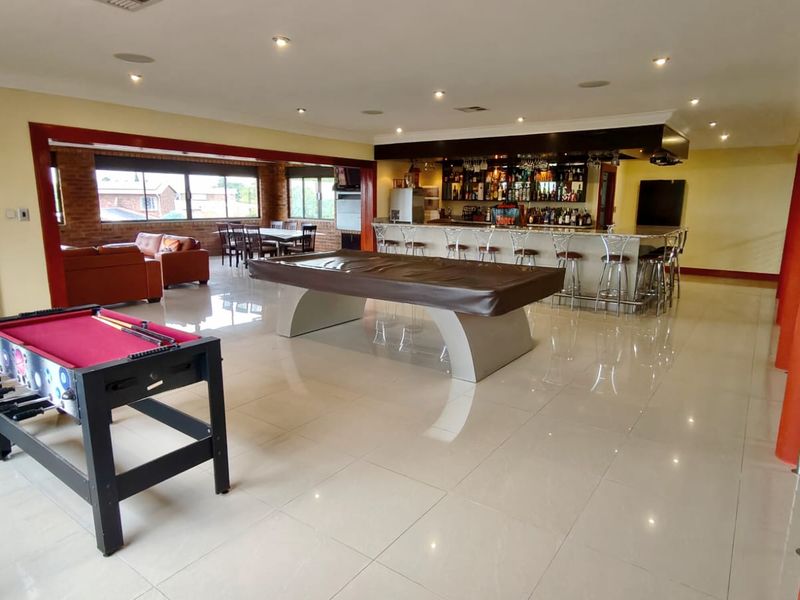 Ultra-Luxury Smart Home with Indoor Heated Pool - Photo 1