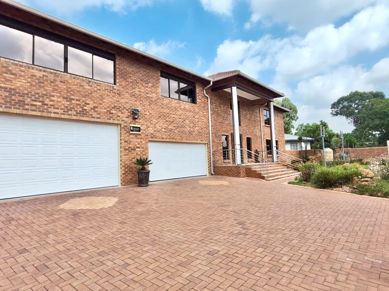 Ultra-Luxury Smart Home with Indoor Heated Pool - Photo 5