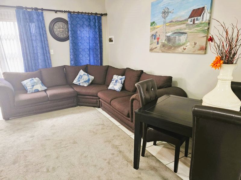 Immaculate 2-Bedroom Flat For Sale in Secure Complex - Photo 2