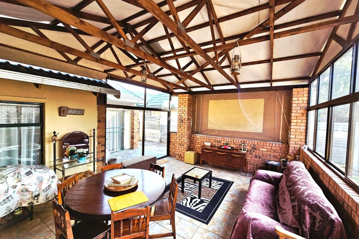 Cosmosrand, Secunda.   As Close to Perfect As It Gets! - Photo 2