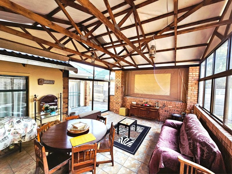 Cosmosrand, Secunda.   As Close to Perfect As It Gets! - Photo 2