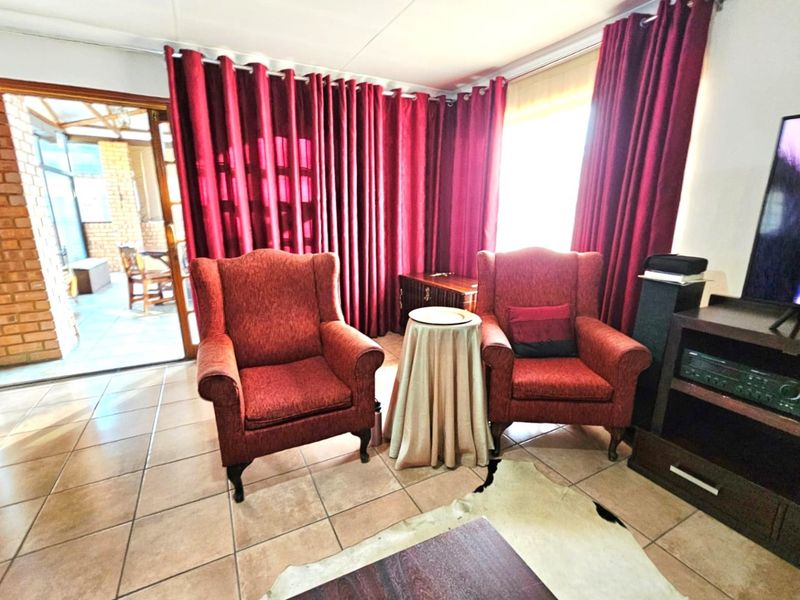 Cosmosrand, Secunda.   As Close to Perfect As It Gets! - Photo 3