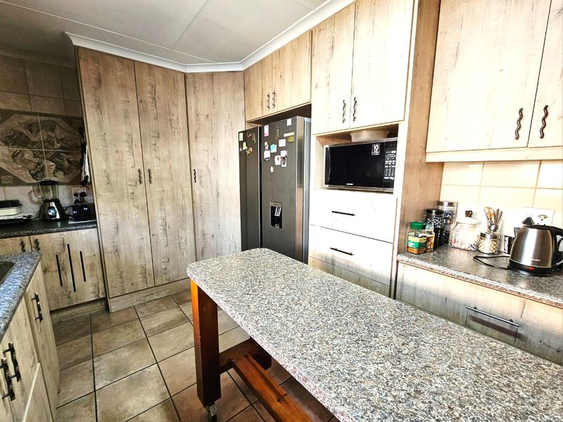 Cosmosrand, Secunda.   As Close to Perfect As It Gets! - Photo 10