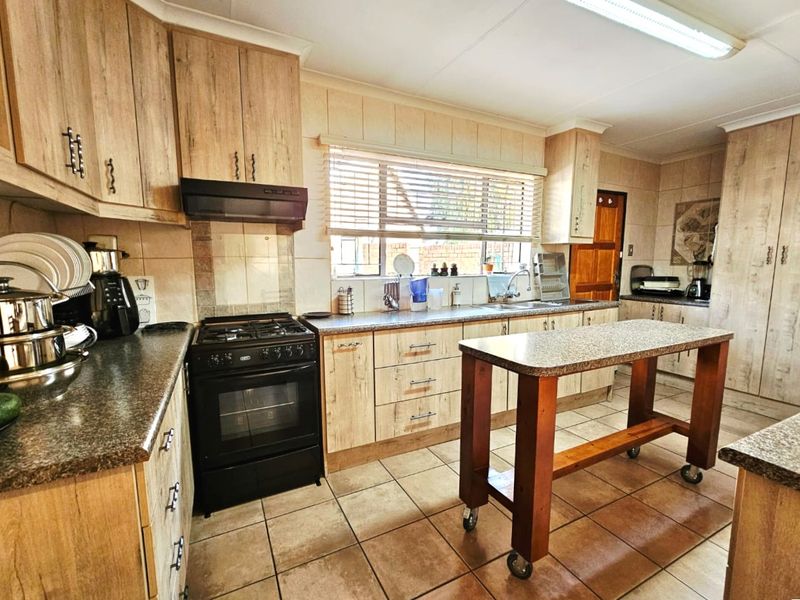 Cosmosrand, Secunda.   As Close to Perfect As It Gets! - Photo 9