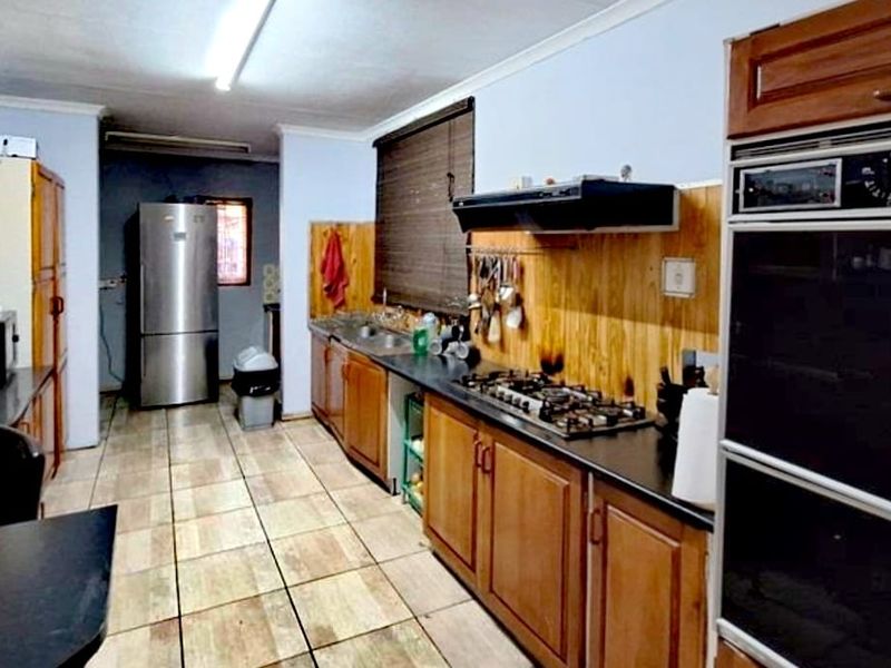 Energy-Efficient Family Home Packed with Extras! - Photo 7