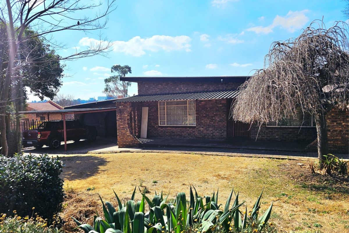 Exceptional Dual Living with Bonus Bachelor Flat in Bethal! - Photo 4