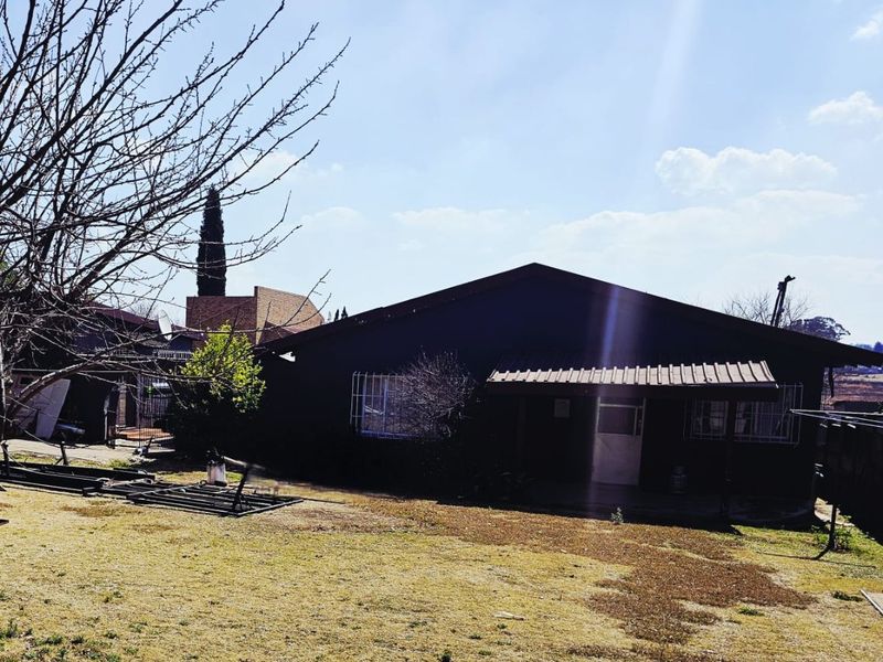 Exceptional Dual Living with Bonus Bachelor Flat in Bethal! - Photo 3