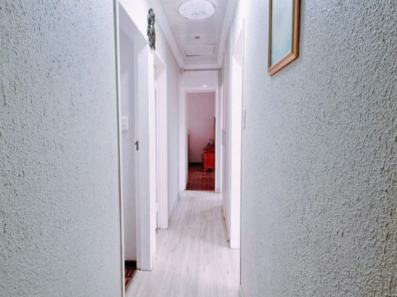 Luxurious 4-Bedroom Home with Flatlet in Sunset Park, Secunda - Photo 10