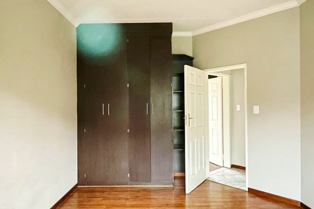 Modern 2-Bedroom Home in a Popular Complex – Secure, Pet & Child Friendly! - Photo 4