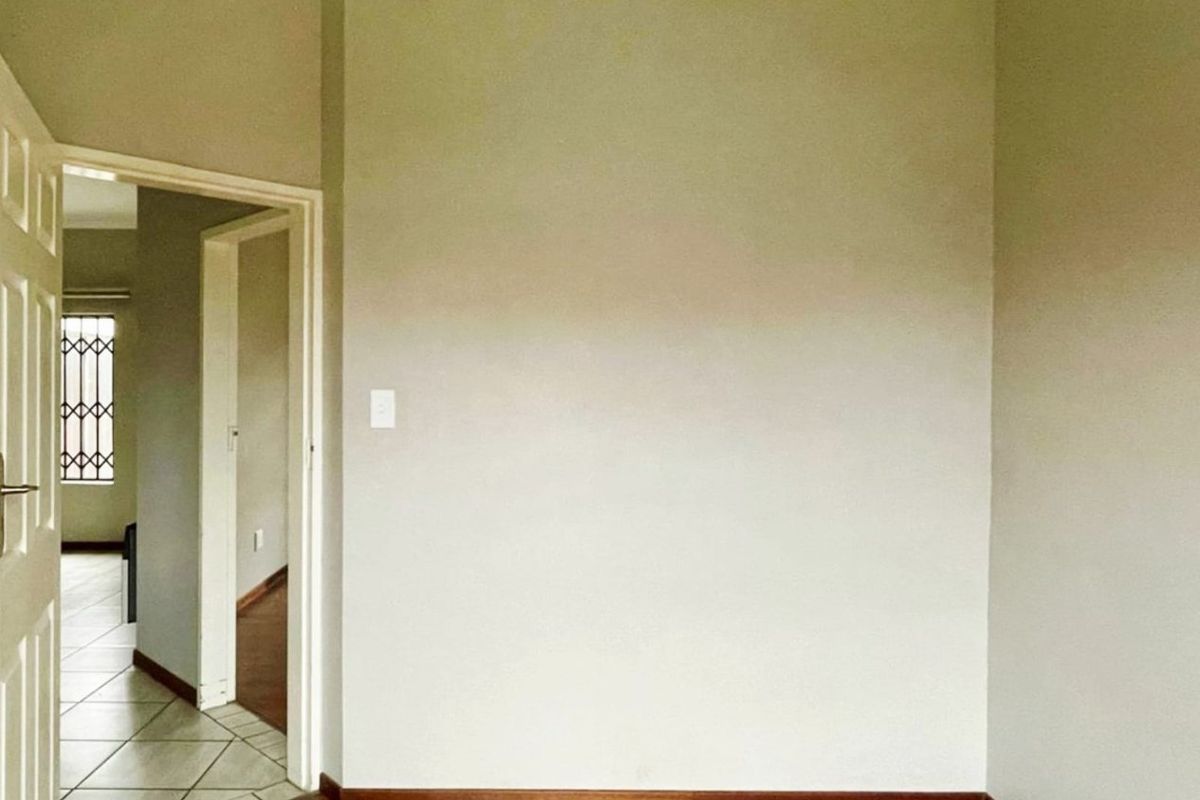 Modern 2-Bedroom Home in a Popular Complex – Secure, Pet & Child Friendly! - Photo 2