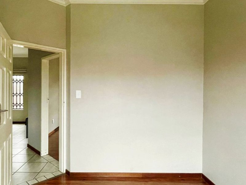 Modern 2-Bedroom Home in a Popular Complex – Secure, Pet & Child Friendly! - Photo 2