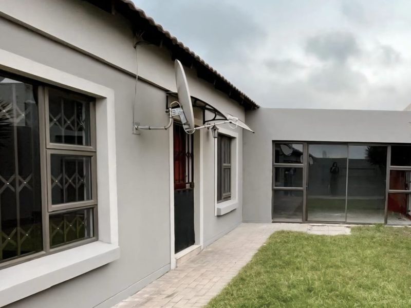 Modern 2-Bedroom Home in a Popular Complex – Secure, Pet & Child Friendly! - Photo 6