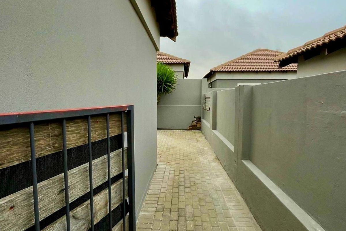 Modern 2-Bedroom Home in a Popular Complex – Secure, Pet & Child Friendly! - Photo 5