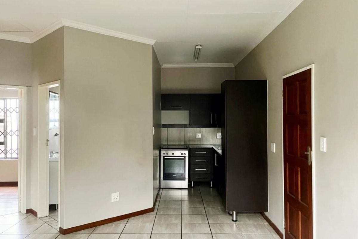 Modern 2-Bedroom Home in a Popular Complex – Secure, Pet & Child Friendly! - Photo 3