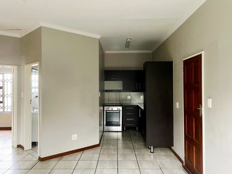 Modern 2-Bedroom Home in a Popular Complex – Secure, Pet & Child Friendly! - Photo 3