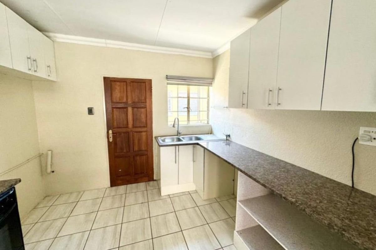 MODERN 2-BEDROOM TOWNHOUSE FOR SALE IN SECUNDA - Photo 5