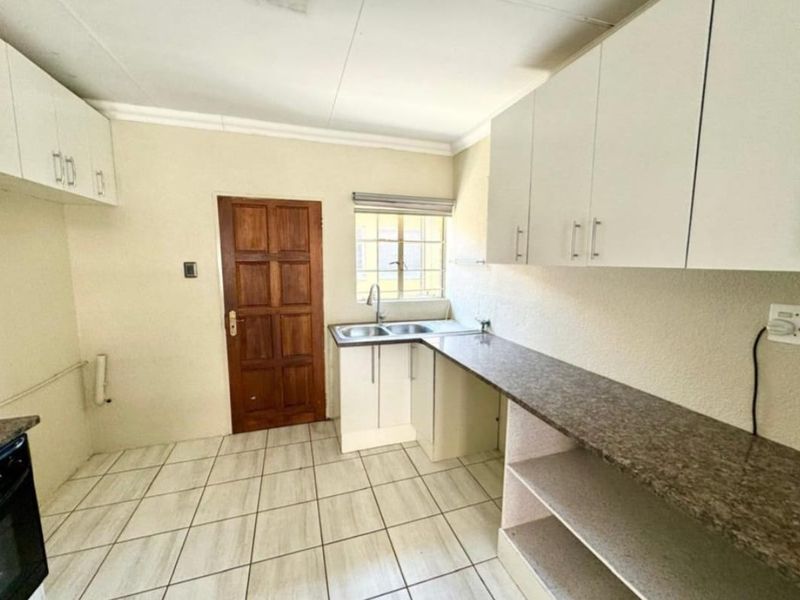 MODERN 2-BEDROOM TOWNHOUSE FOR SALE IN SECUNDA - Photo 5