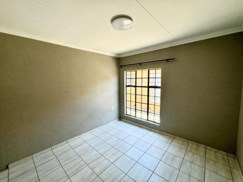 MODERN 2-BEDROOM TOWNHOUSE FOR SALE IN SECUNDA - Photo 7