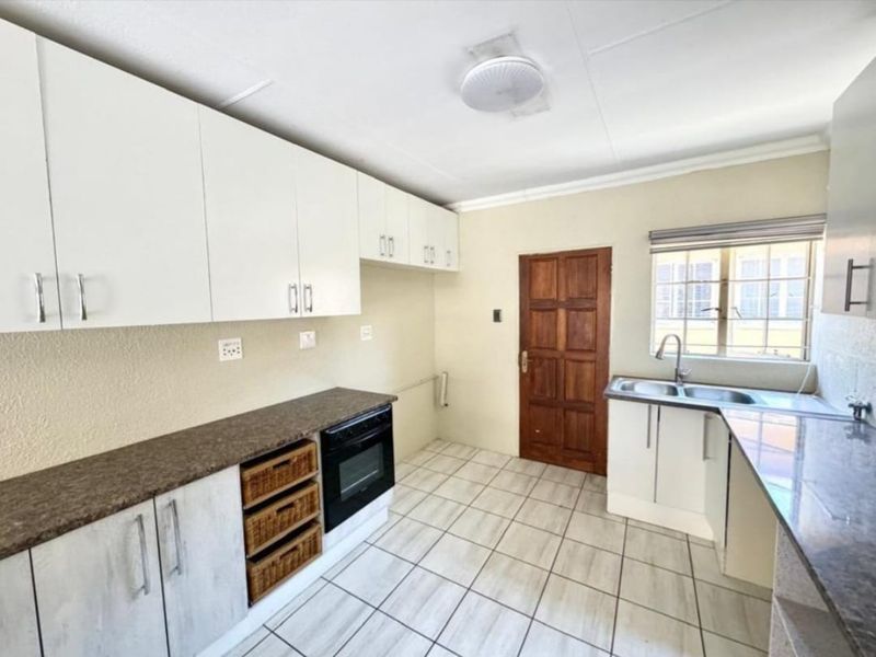 MODERN 2-BEDROOM TOWNHOUSE FOR SALE IN SECUNDA - Photo 6