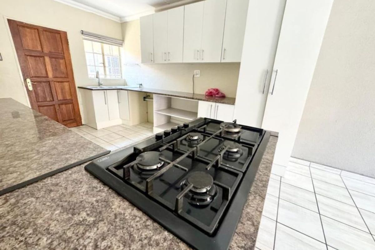 MODERN 2-BEDROOM TOWNHOUSE FOR SALE IN SECUNDA - Photo 4