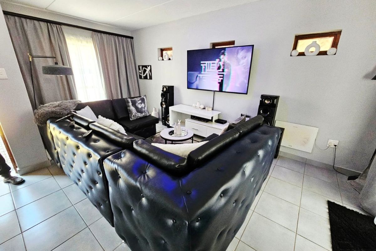 2 Bed Town house in Noordrand, Secunda for Sale - Photo 3