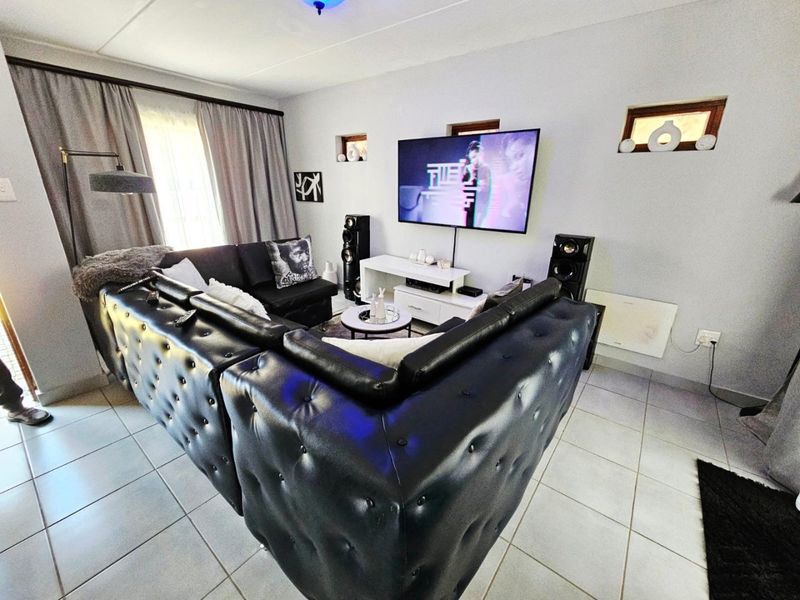 2 Bed Town house in Noordrand, Secunda for Sale - Photo 3