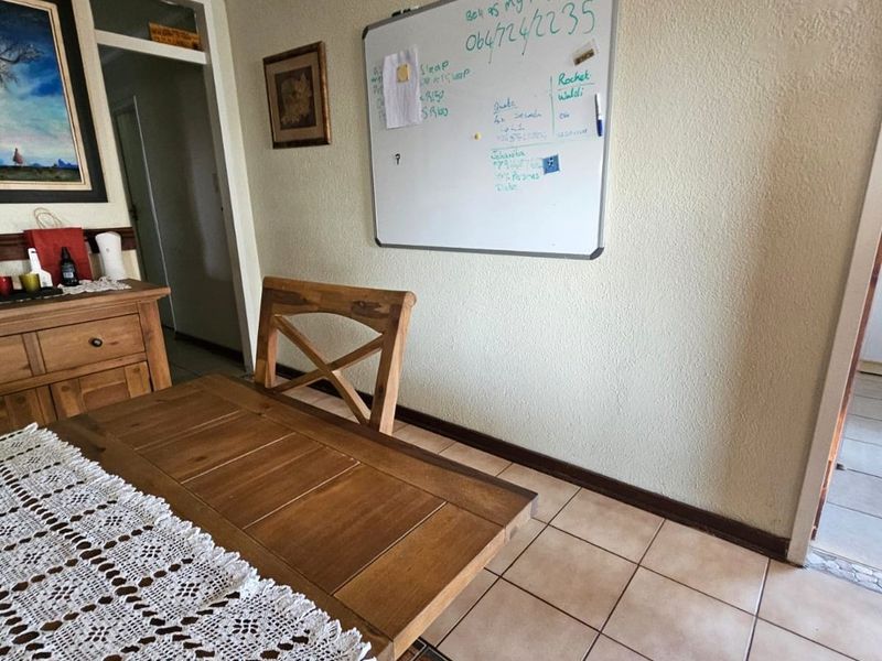 SPACIOUS FAMILY HOME WITH MULTIPLE LIVING AREAS & INDOOR BRAAI – FOR SALE IN SECUNDA - Photo 8