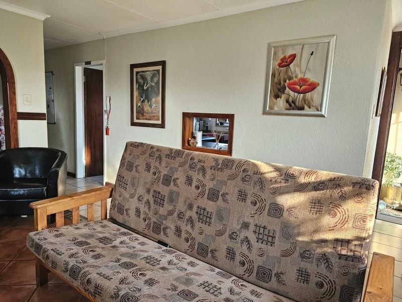 SPACIOUS FAMILY HOME WITH MULTIPLE LIVING AREAS & INDOOR BRAAI – FOR SALE IN SECUNDA - Photo 7
