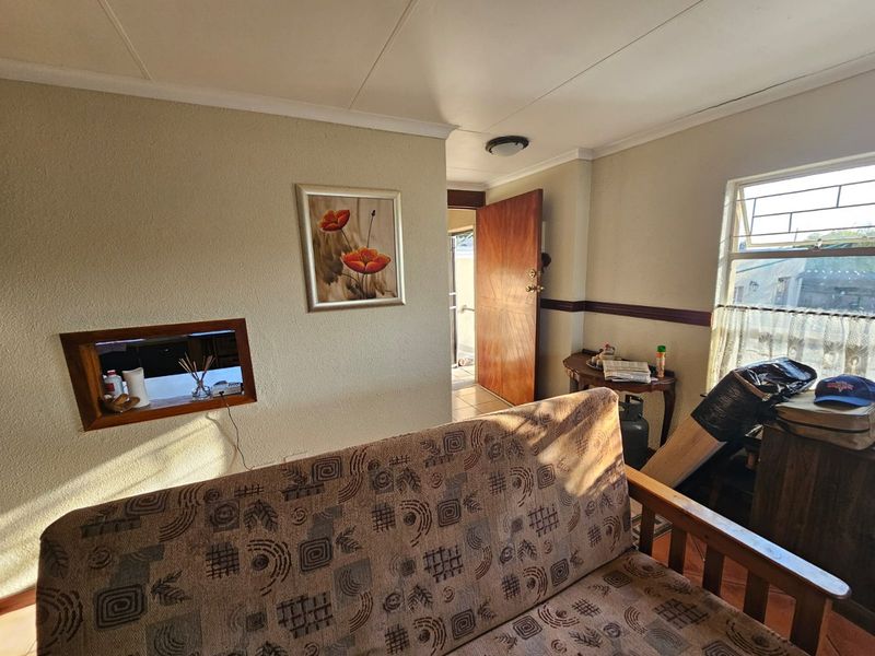 SPACIOUS FAMILY HOME WITH MULTIPLE LIVING AREAS & INDOOR BRAAI – FOR SALE IN SECUNDA - Photo 3