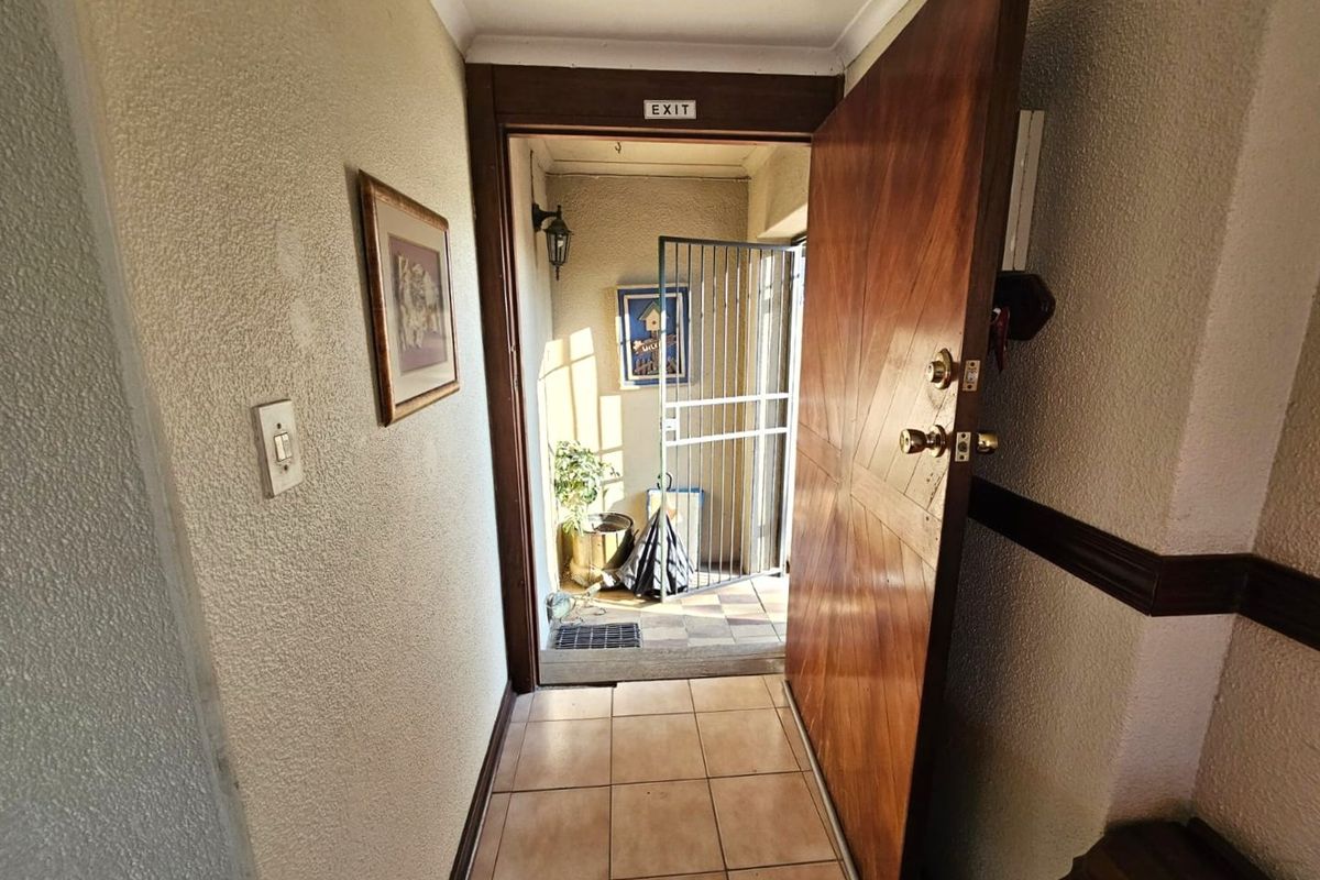 SPACIOUS FAMILY HOME WITH MULTIPLE LIVING AREAS & INDOOR BRAAI – FOR SALE IN SECUNDA - Photo 2