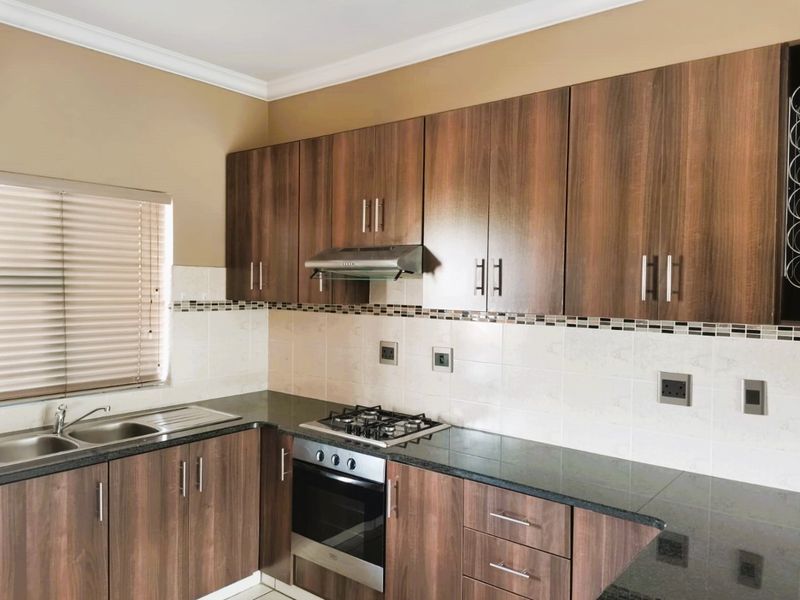 Modern 2 bedroom flats for sale in Secunda - Photo 5