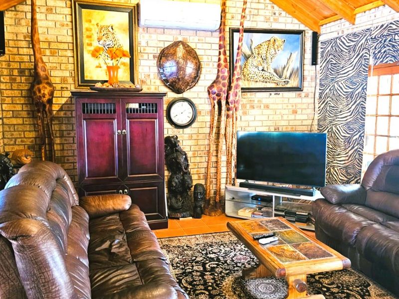 Dream Home with Pool and Large Flat in Green Area – Secunda - Photo 7
