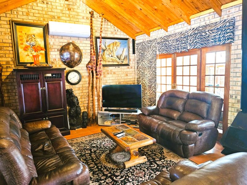 Dream Home with Pool and Large Flat in Green Area – Secunda - Photo 6