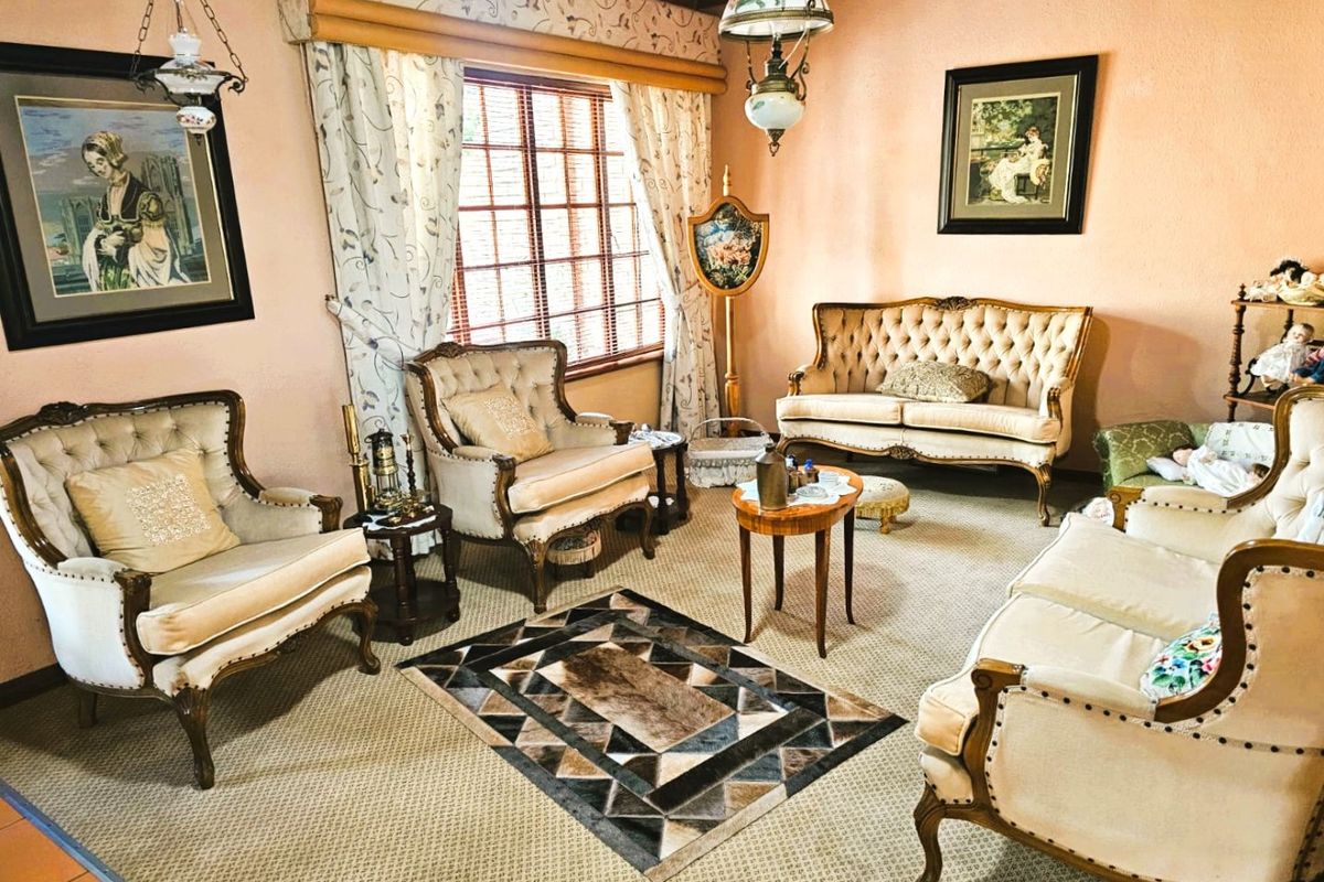 Dream Home with Pool and Large Flat in Green Area – Secunda - Photo 5