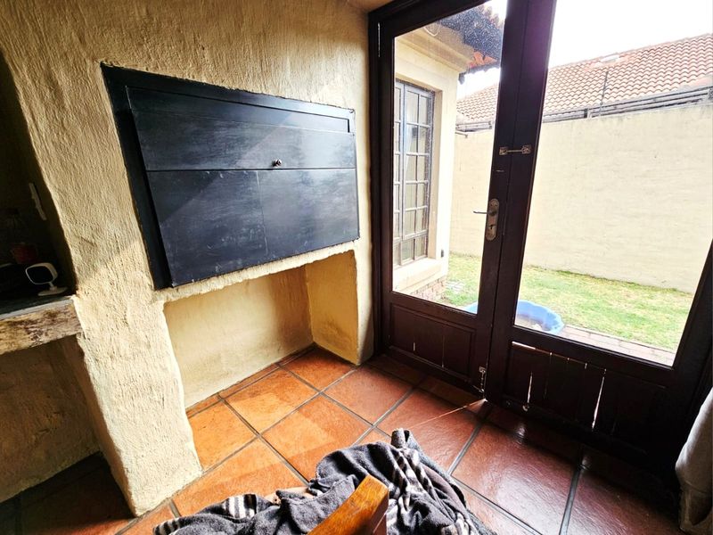 Luxurious 3 Bedroom Tuscan-Style Home with Solar and Back up Water in Secunda - Photo 7