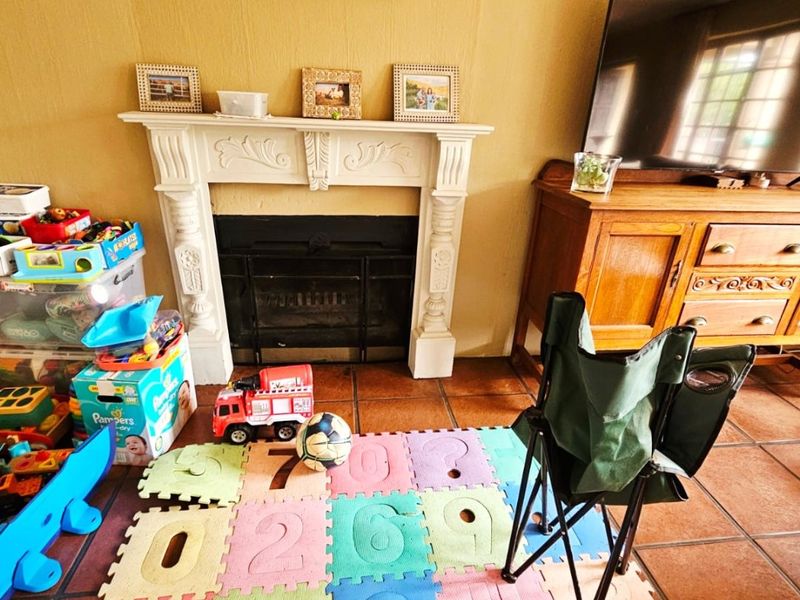 Luxurious 3 Bedroom Tuscan-Style Home with Solar and Back up Water in Secunda - Photo 6