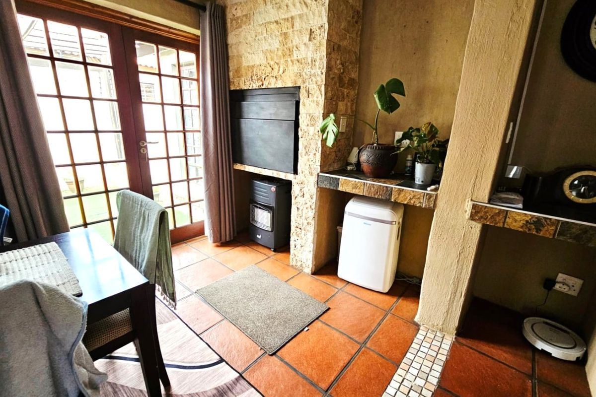 Beautiful Modern 3 Bedroom Tuscan-Style Home in Secunda - Photo 5