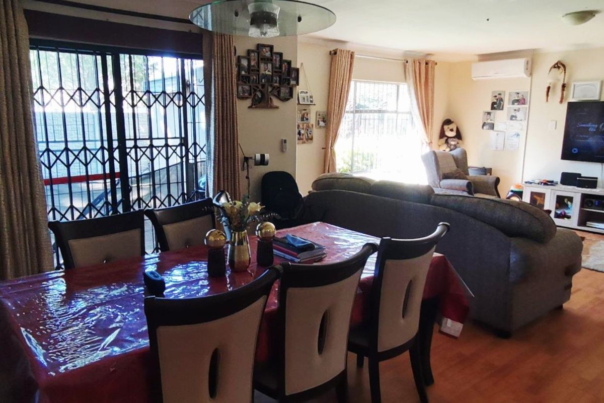 SOLE MANDATE:  Charming 3-Bedroom Family Home with Spacious Yard & Excellent Security – For Sale in Secunda - Photo 4