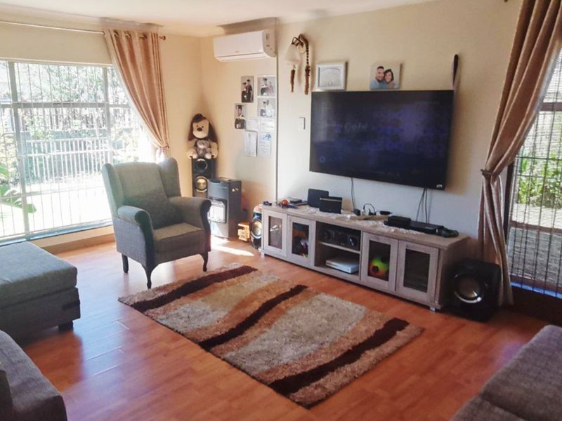 SOLE MANDATE:  Charming 3-Bedroom Family Home with Spacious Yard & Excellent Security – For Sale in Secunda - Photo 3
